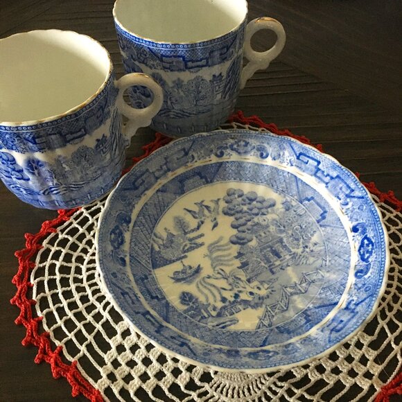 Royal Sutherland England Two Delft Blue Porcelain Cups and Biscuit Plate - Picture 3 of 14